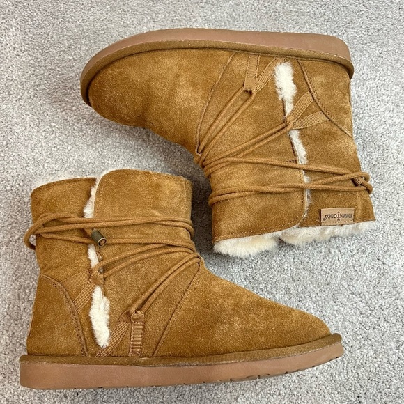 Minnetonka Woburn Wrap Lace Sherpa Lined Boots - Picture 8 of 12